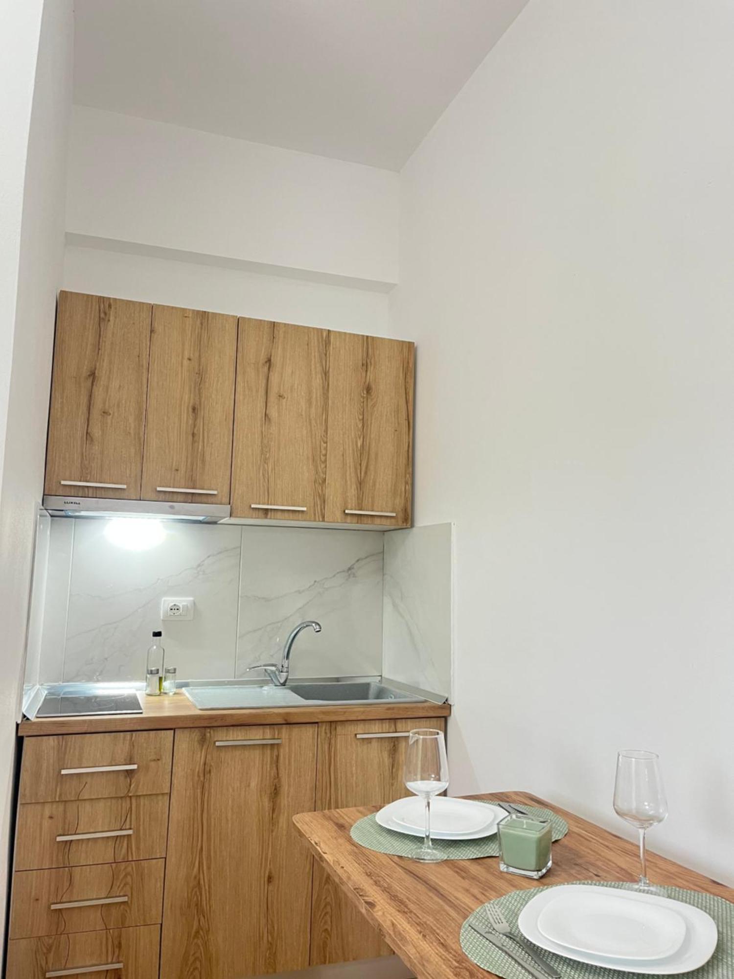 Blossom Apartments Vlorë Esterno foto