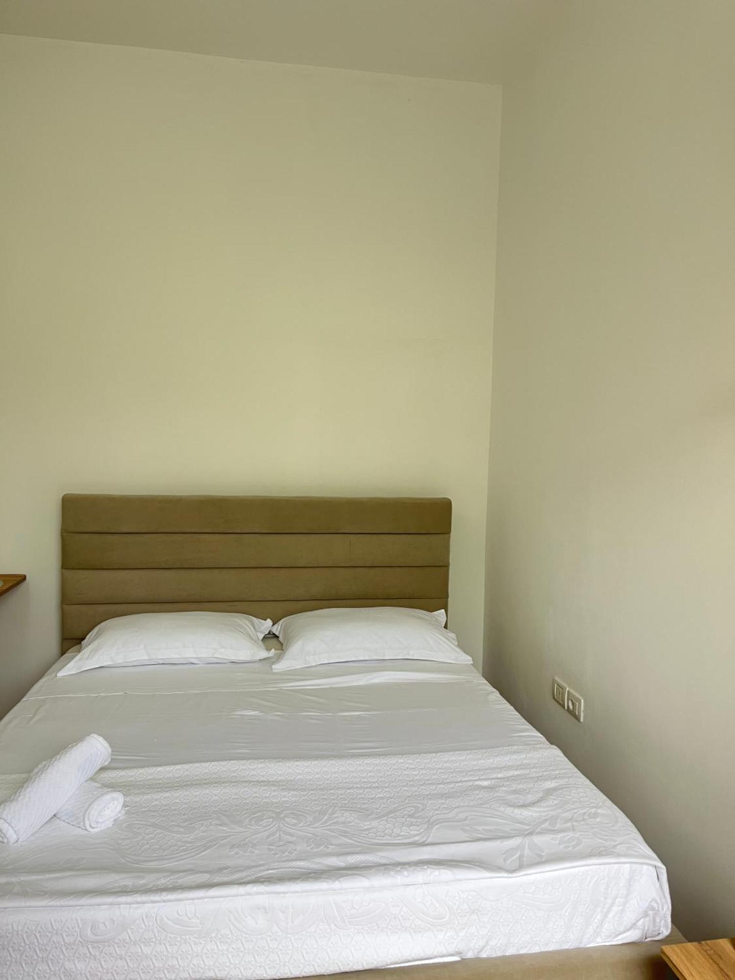Blossom Apartments Vlorë Esterno foto