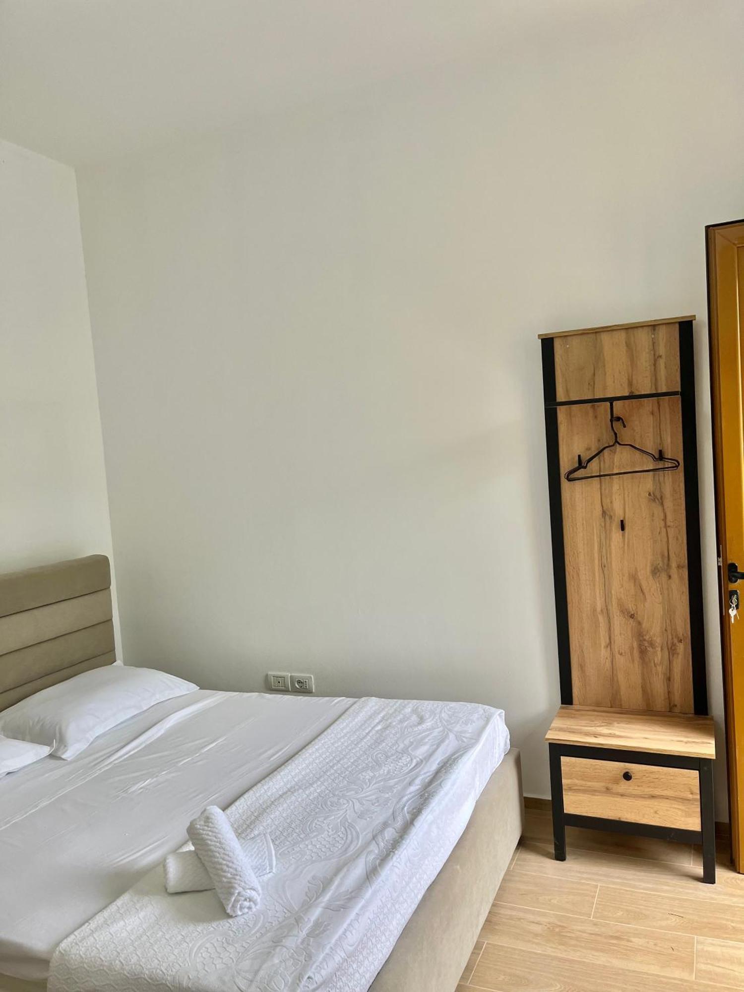 Blossom Apartments Vlorë Esterno foto