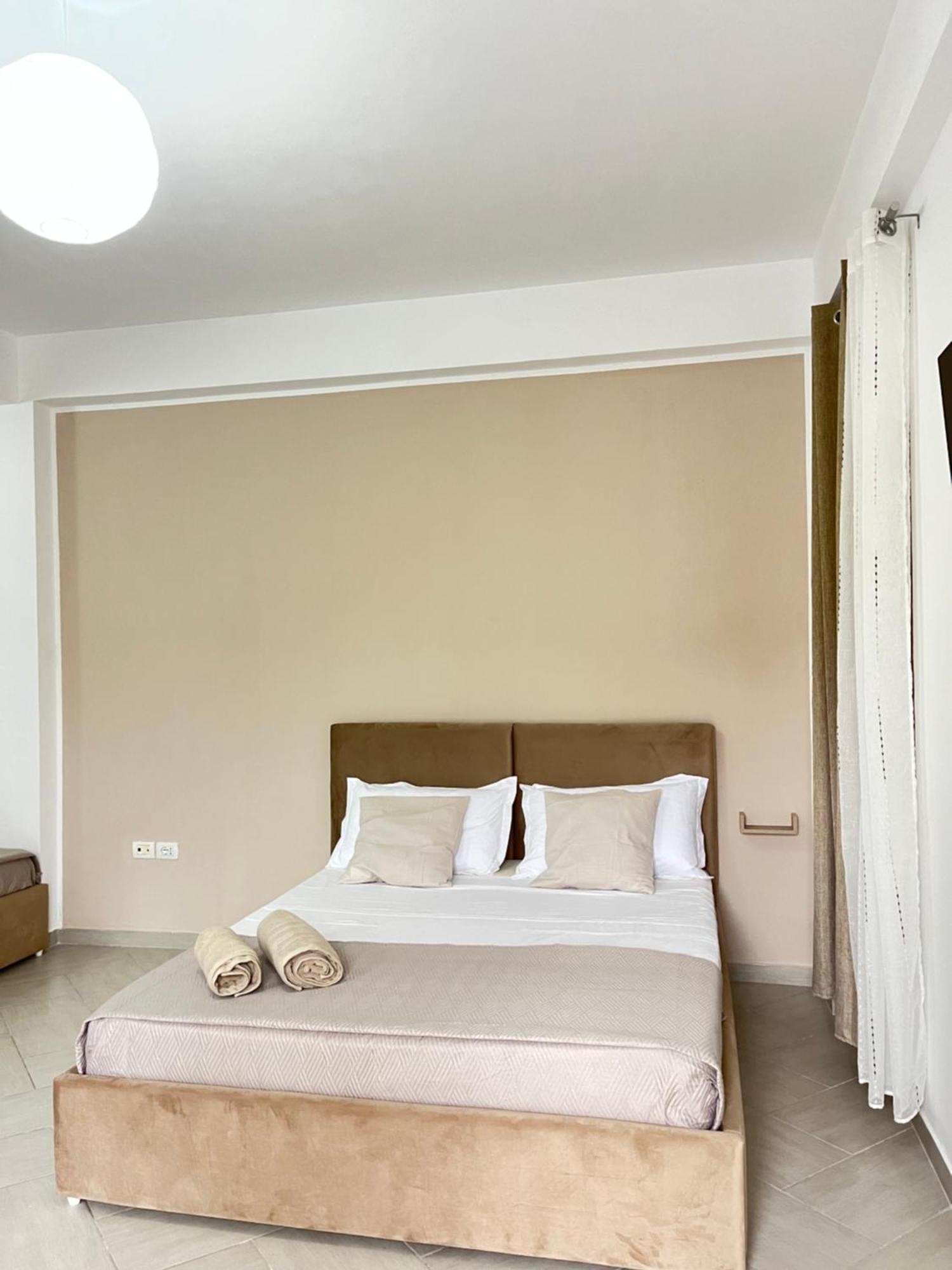 Blossom Apartments Vlorë Esterno foto